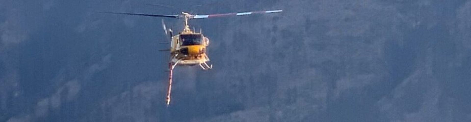 2 Fire Service Helicopters collecting water from Skaha Lake